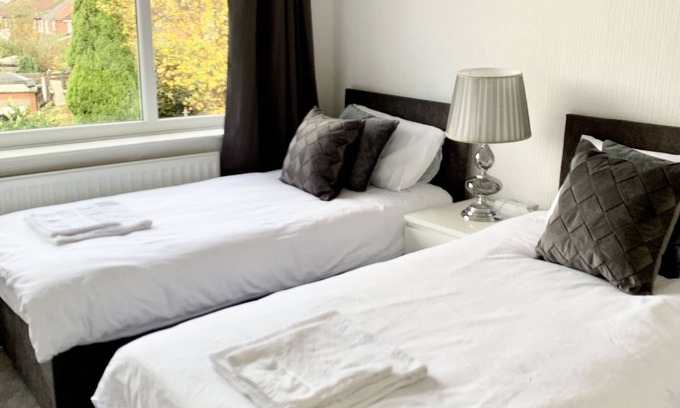 Droylsden House | Immaculate 3-bed Travel Nest Unavailable
