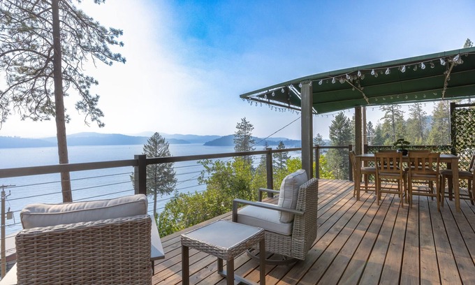 Coeur d'Alene House | Immaculate CDA Lake Views