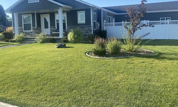 Idaho Falls House | Immaculate house w/hot tub, close to major hot spots Idaho Falls.