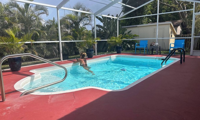 South Venice House | IMMACULATE PRIVATE POOL HOME MINUTES TO BEACHES, DOWNTOWN.