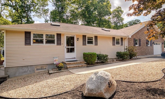 East Falmouth House | Immaculate -Spacious Home with Private Beach Access