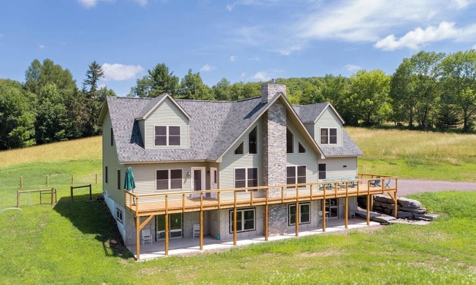 Bovina Center House | Immense 4BR Mountain Top Home with Acres of Privacy and Peace