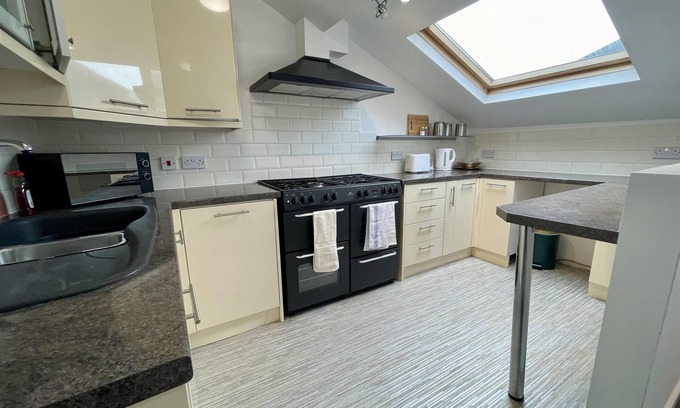 Scarborough City Centre Apartment | Impeccable 2-bed Apartment in Scarborough