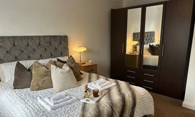 Chorlton-cum-Hardy House | Impeccable 2-Bed House next to Old Trafford