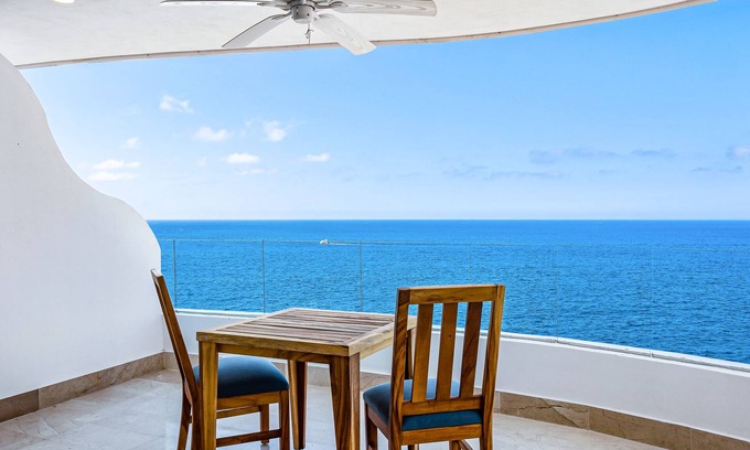 Mismaloya Condo | Impressive 8th-floor oceanfront condo with water views, hot tub & pool