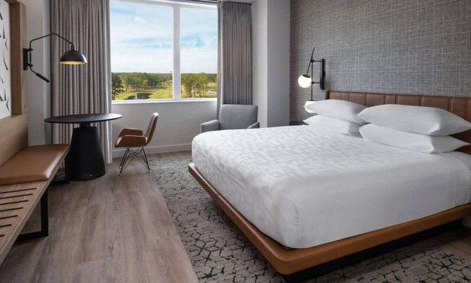 Flowood House | Impressive Cozy Room for Work and Pleasure