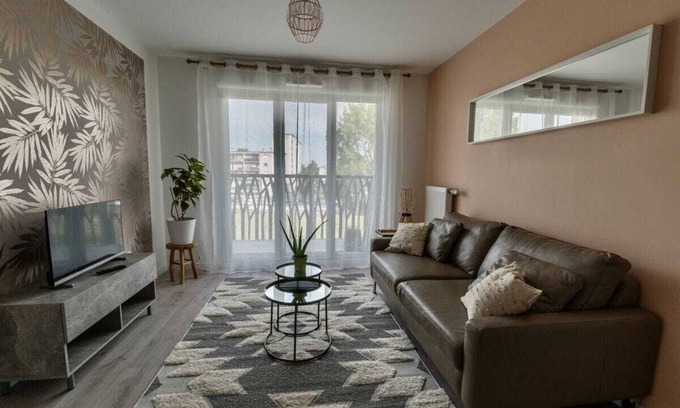 Aulnay-sous-Bois Apartment | In a well-connected building near Charles De Gaulle airport