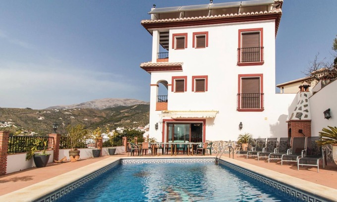 Canillas de Albaida House | In Canillas de Albaida awaits you this grandiose vacation villa with impressive views of the mountai