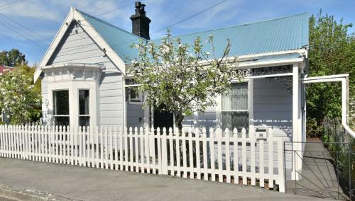 Dunedin Villa | In Dunedin's Heart, Full House, Full Sun, Full Chill, Why Stay at a Hotel When You Can Afford an Entire House