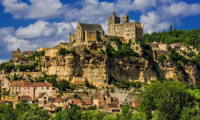 Beynac-et-Cazenac House | In the heart of the best of the Dordogne; 10 min walk to middle Beynac centre.