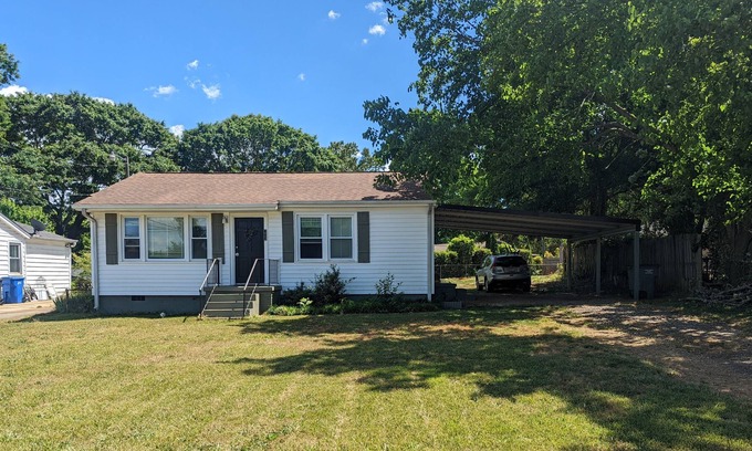 Sans Souci House | In the heart of Greenville, SC. 4 miles from downtown attractions