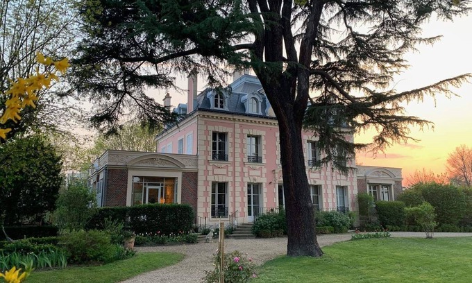 Chatou House | IN THE Village OF Yvelines- A Furnished Mansion ON Croissy Sur- seine