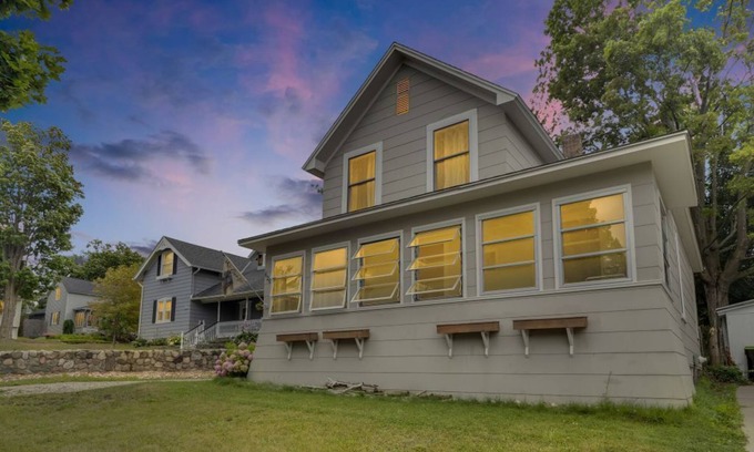 Petoskey House | In-town home 5-10 minute walk to: shopping/food/waterfront. See our reviews.