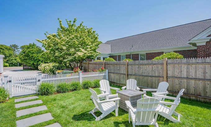 Harwich Port House | In Town Location Private Beach Access AC Dog ok WiFi
