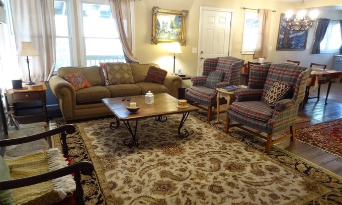 Highlands Apartment | In Town Mountain Cottage Apartment