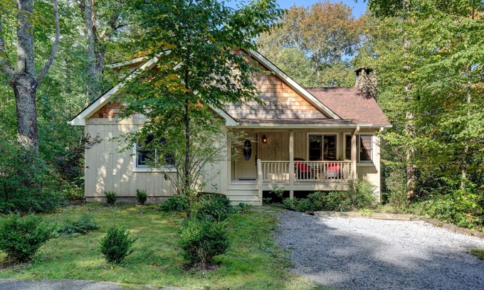 Highlands House | In town, Quiet Cul de Sac (with Wi-Fi)