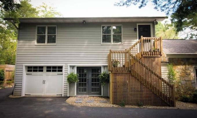 Druid Hills Apartment | In-town Southern Haven