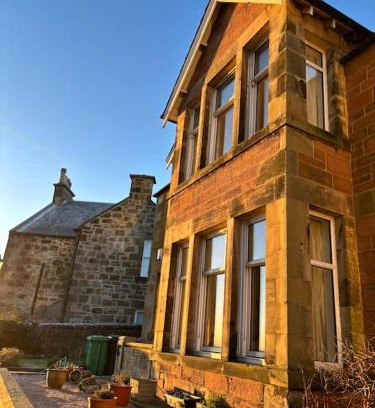 Burntisland House | Inchview Beachfront Oasis