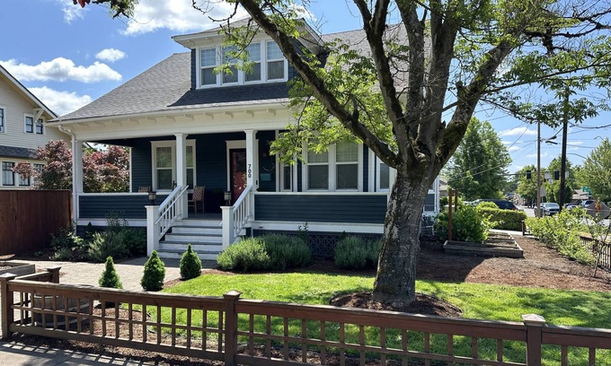 Newberg House | Incredible Central Newberg Location, Dog Friendly, Fully Fenced Yard, Entirely Updated, Next to Park