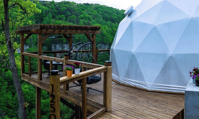 Pikeville Cabin | Incredible Cliffside Setting