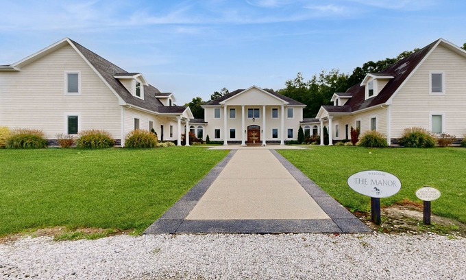 Ocean Pines House | Incredible equestrian estate & guest house with in-ground pool