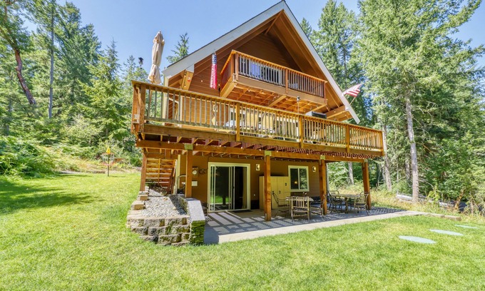 Anderson Island House | Incredible home with a game room, full kitchen, gas grill, & wood stove