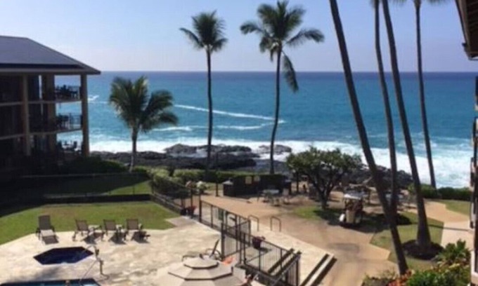 Kailua-Kona Condo | Incredible Ocean view from Updated Top Floor Condo!