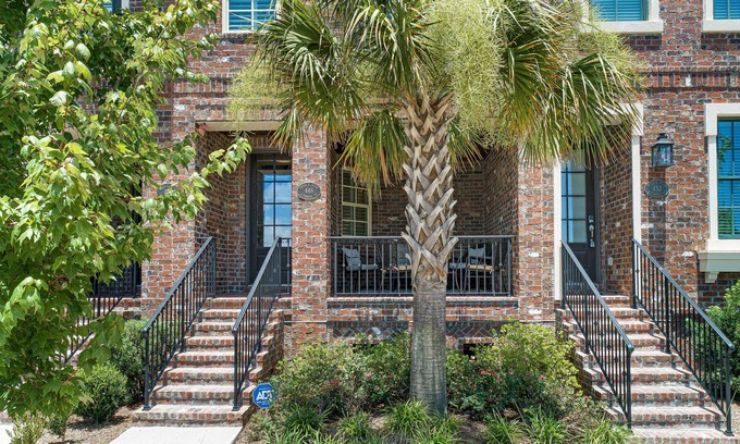 Hitch Village - Fred Wessels Homes House | Incredible Pet-friendly Townhome w/ Access to Riverfront by Lucky Savannah