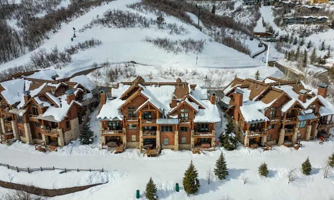 Deer Valley House | INCREDIBLE SKI-IN-SKI-OUT HOME IN DEER VALLEY, UTAH