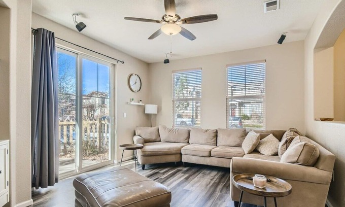 Commerce City House | Incredible townhome located less than 15 minutes away from Denver International Airport (DIA)