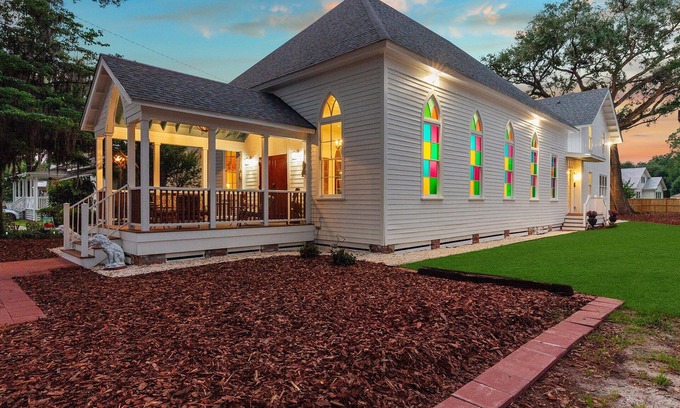 Thunderbolt House | Incredible Unique Home for the Whole Family | Heated Pool Access