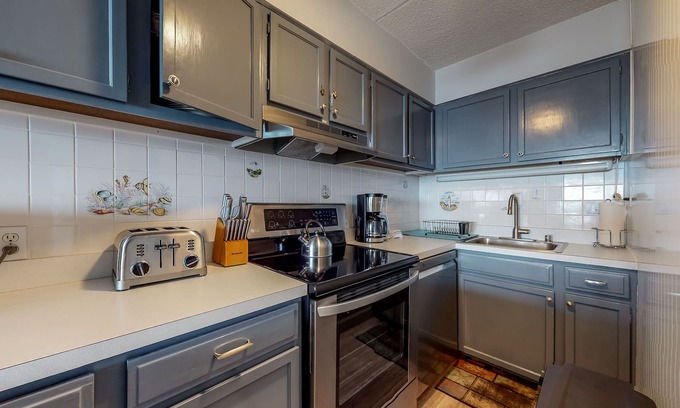 North Ocean City Condo | Incredible views at Saltwater Sunrise with pool, beach access, & furnished lanai