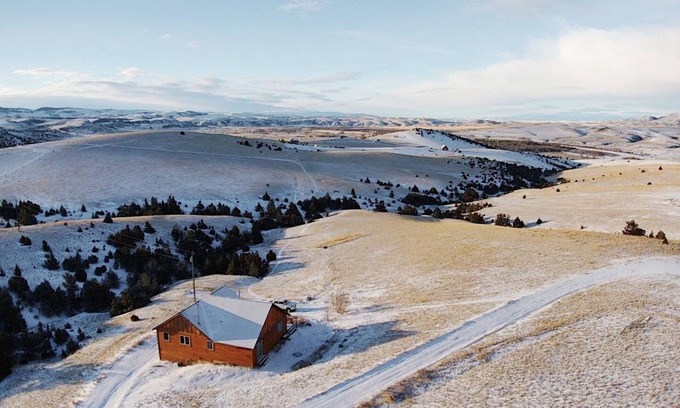 Three Forks House | INCREDIBLE VIEWS + FAST WIFI, 10 private acres