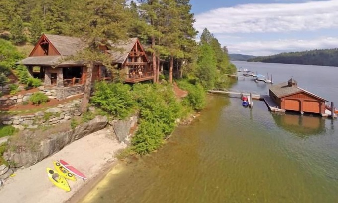 Coeur d'Alene Cabin | Incredible Waterfront Lodge for 20 on Lake Coeur d'Alene
