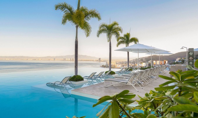 South Shore Hotel Area Condo | Indah Puerto Vallarta