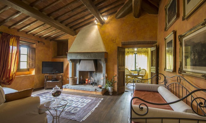 Terranuova Bracciolini House | Independent villa in the heart of Tuscany, sleeps 14, 6 bedrooms, 5 bathrooms
