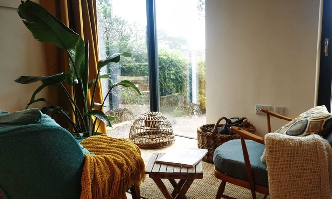 Lyme Regis Apartment | Independent Ensuite Room, Great Location + Parking
