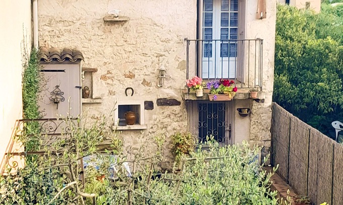 Le Rouret House | Independent guest house for a romantic getaway