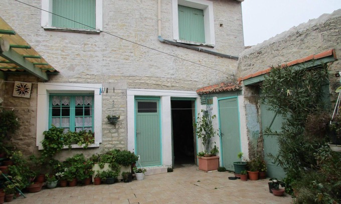Le Bois-Plage-en-Re House | independent house in property retaise for 4 people