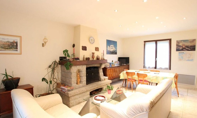 Beauvoir Cottage | Independent house with fireplace and enclosed garden, near Mont Saint-Michel