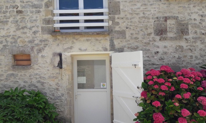 Sommervieu Apartment | Independent upstairs gite courtyard, garden