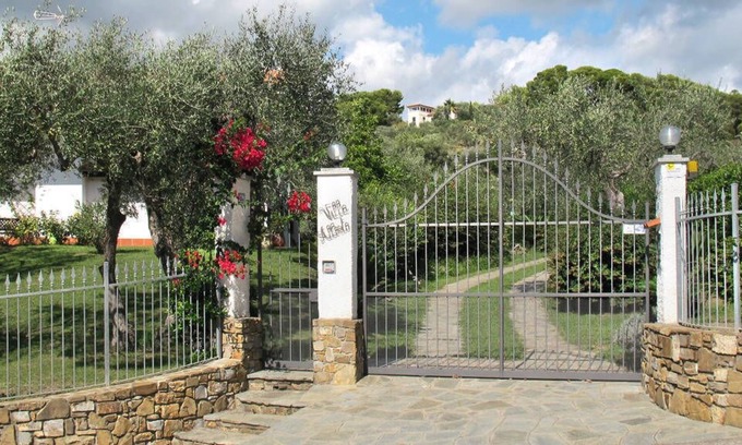 Diano Castello House | Independent villa with garden of 2500sqm DIA 350