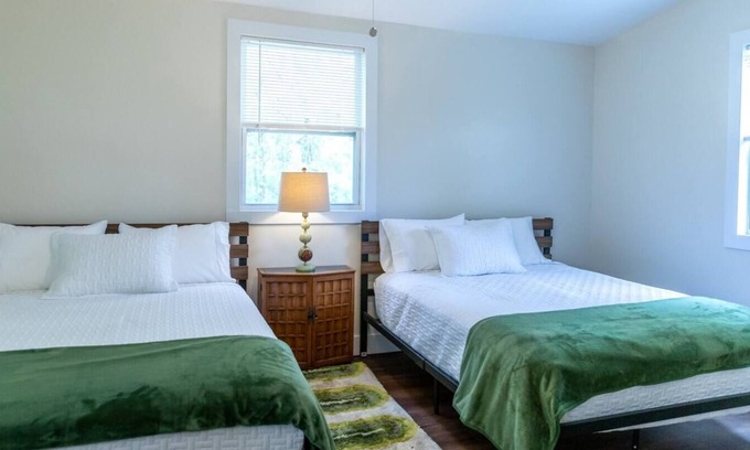 Dahlonega House | Indian Hills Retro Motel Suite E