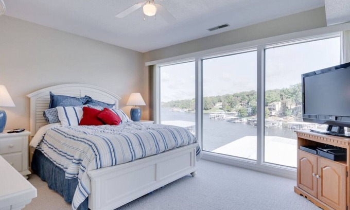 Osage Beach Condo | Indian Pointe | Couples Getaway | Sleeps 4