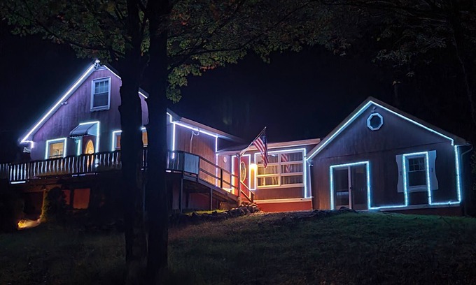 Albrightsville Ski Chalet | Indoor hot tub, 5 lakes and 2 pools, ski and water resorts, gated community