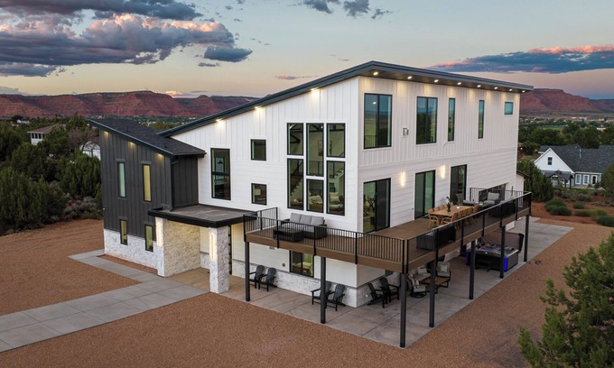 Kanab House | Indoor Sports Court, Pool, Hot tub, Sleeps 30+, Amazing Views!