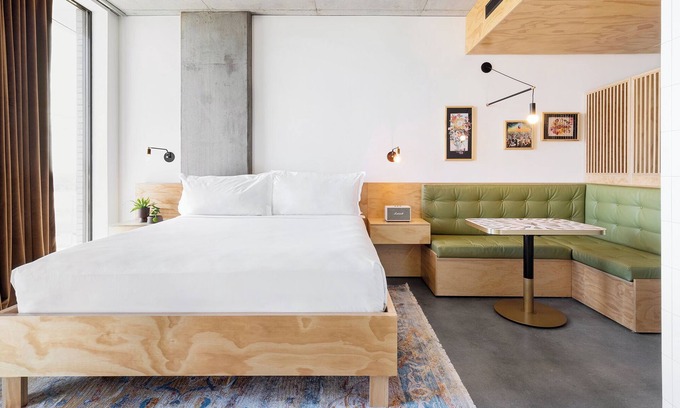 East Cesar Chavez Hotel | Indulge in Home-Like Comfort! Dog-friendly, City View, Near Texas Music Museum