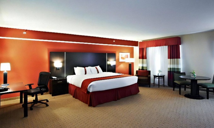 Hoover House | Indulge in the Ultimate Vacation! W/ Free Wifi