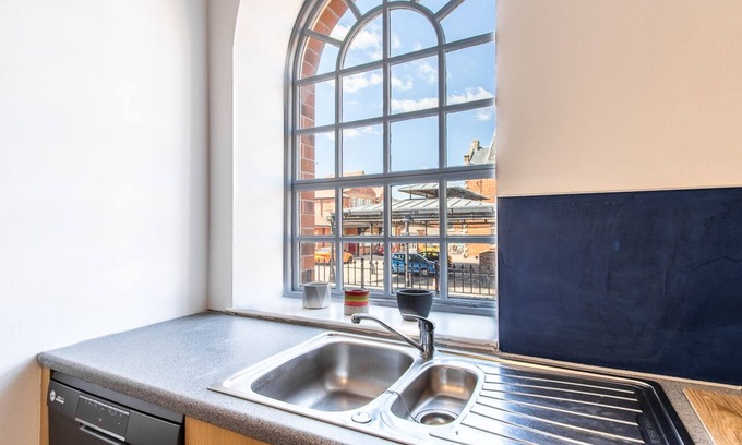Newark Apartment | Industrial 2 bed apartment in central Newark