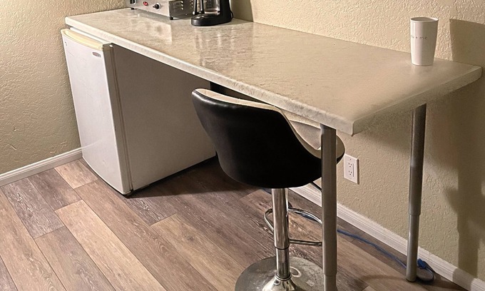 Lake Elsinore House | Industrial bachelor bed&bath 6min from lake!